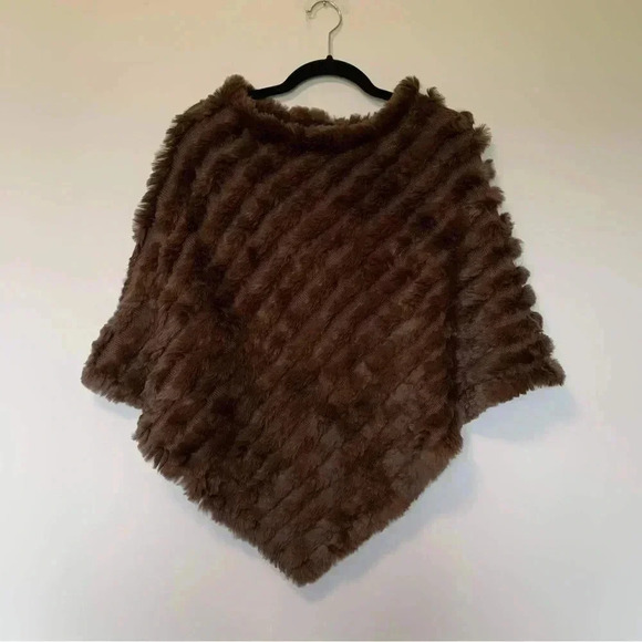 Black Rivet brown rabbit fur poncho - Picture 4 of 4